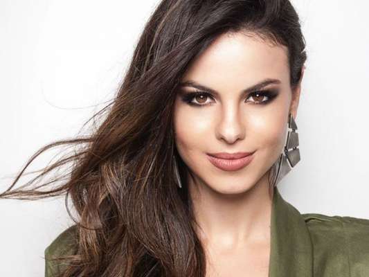 Sthefany Brito lamentou a morte de seu cachorrinho de estimação, Snow, em seu Instagram, neste domingo, 21 de janeiro de 2018