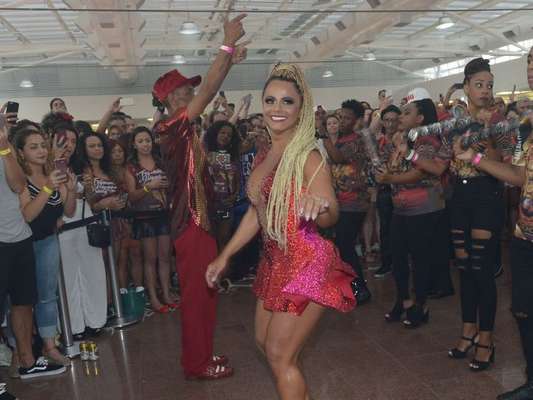 Viviane Araújo foi a estrela da feijoada do Salgueiro que aconteceu neste domingo, 21 de janeiro de 2018, em São Paulo