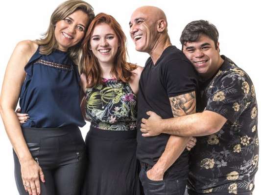 No 'BBB18', intimidade entre Ayrton e Ana Clara, pai e filha, incomoda web