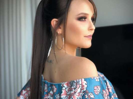 Larissa Manoela ganhou mais de 950 mil curtidas em foto exibindo sua primeira tatuagem