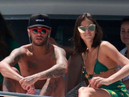 Neymar recordou viagem com Bruna Marquezine e filho por Fernando de Noronha, nesta segunda-feira, 29 de janeiro de 2018: 'Minha sorte'