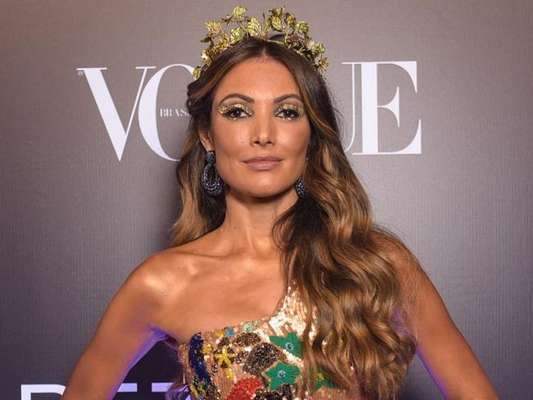 Patricia Poeta esbanjou glamour em sua estreia no Baile da Vogue, realizado no Hotel Unique, em São Paulo, na noite desta quinta-feira, 1 de fevereiro de 2018