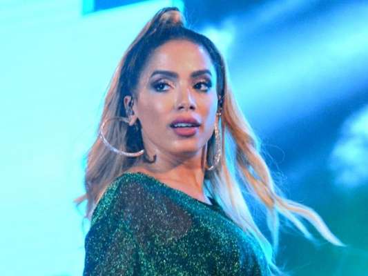 Anitta fez correção no nariz após plástica: 'Algumas ficaram mal feitas'