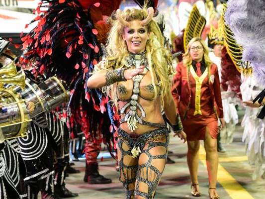 Carnaval de SP: Sheila Mello, na Independente, pediu fantasia menor para desfilar nesta sexta-feira, dia 9 de fevereiro de 2018