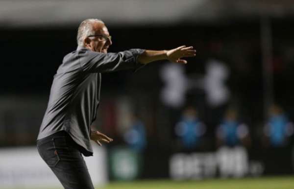 Dorival Júnior não vê o time ser vazado há três jogos