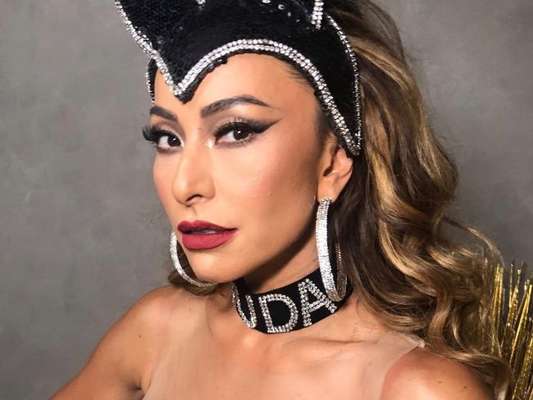 Sabrina Sato usou coleira com o nome do noivo, Duda Nagle: 'Carnaval das homenagens'