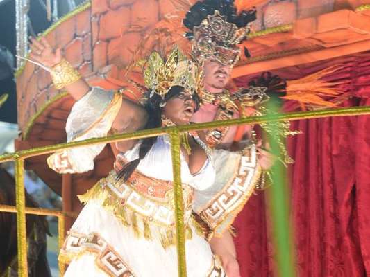 Jojo Toddynho foi destaque da Beija-Flor e conversou com o Purepeople sobre o sonho de fazer parcerias no próximo Carnaval. Veja!