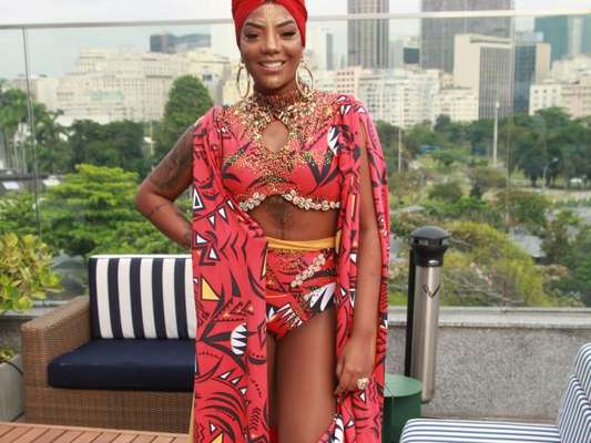 Pela primeira no comando de um bloco no Rio de Janeiro, Ludmilla aposta em look afro para cantar seus maiores hits nesta terça-feira, dia 13 de fevereiro de 2018