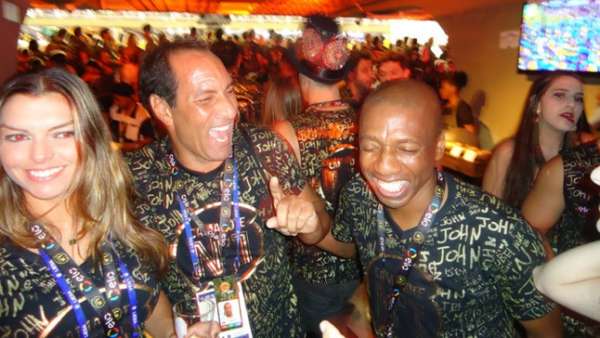 Edmundo e Amaral foram só sorrisos no desfile da Segunda-Feira de Carnaval