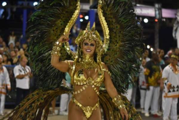 Vivi se vestiu de rainha-faraó para desfile da Salgueiro