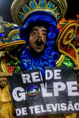 Protesto contra a Rede Globo no desfile na Tuiuti