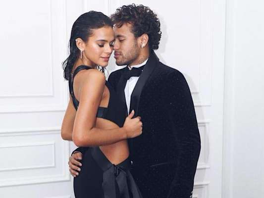 Neymar elogia Bruna Marquezine por look na Sapucaí, em 18 de fevereiro de 2018