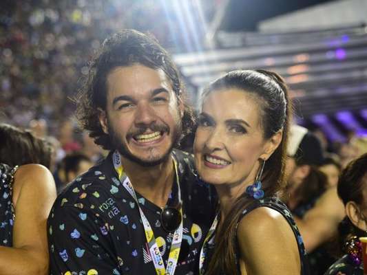 Túlio Gadêlha incentivou Fátima Bernardes em exercício em parque, neste domingo, 25 de fevereiro de 2018: 'Minha atleta'