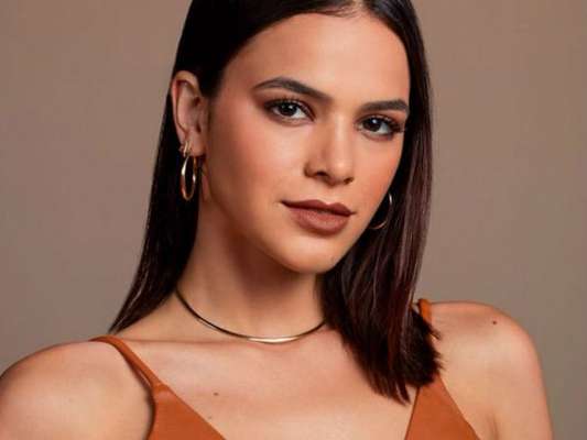 Bruna Marquezine aponta tendência de maquiagem para o inverno: 'Caramelo'