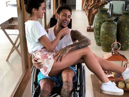 Bruna Marquezine compartilhou foto com namorado, Neymar, nesta sexta-feira, 2 de março de 2018