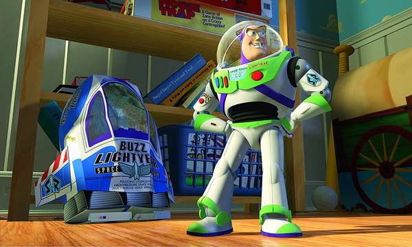 Toy StoryTotal de filmes: 3 Toy Story (1995) Toy Story 2 (1999) Toy Story 3 (2010) Total de horas: 4h36 Se algumas sagas, como “O Senhor dos Anéis”, levam mais de nove horas, a trilogia “Toy Story” pode ser assistida, na íntegra, em apenas quatro e meia. Uma ótima opção de maratona para quem não quer virar a madrugada inteira em frente à TV.