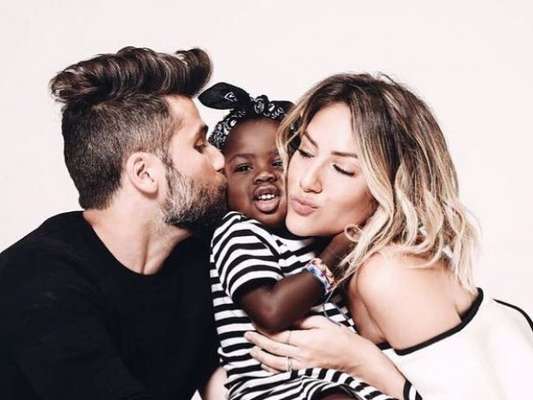 Giovanna Ewbank se derreteu ao compartilhar vídeo da filha, Títi, andando a cavalo com Bruno Gagliasso: 'Família, animais e natureza... E nada mais'