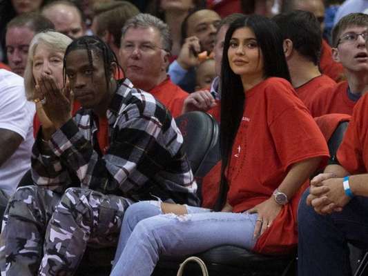 Kylie Jenner elogia atuação do namorado, Travis Scott, como pai: 'O melhor'
