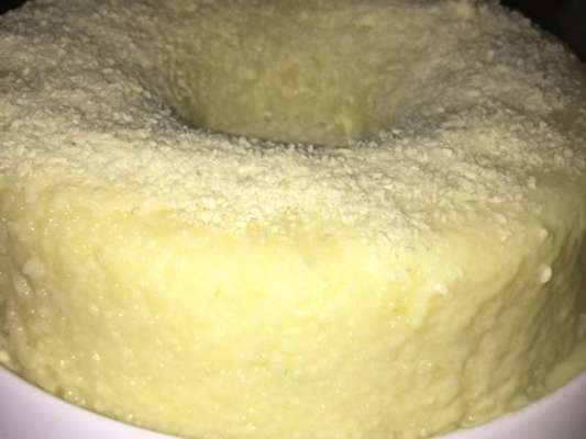 Bolo de tapioca com calda