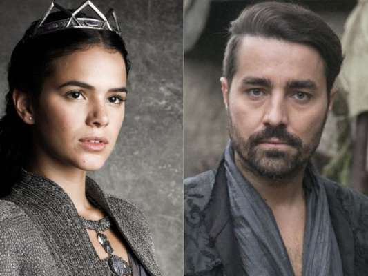 Catarina (Bruna Marquezine) escolhe Virgílio (Ricardo Pereira) para ser seu informante no reino de Montemor nos próximos capítulos da novela 'Deus Salve o Rei'
