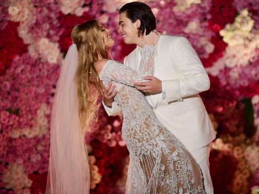 Luísa Sonza mostrou o momento dos votos do casamento com Whindersson Nunes em vídeo publicado no YouTube nesta terça-feira, 13 de março de 2018