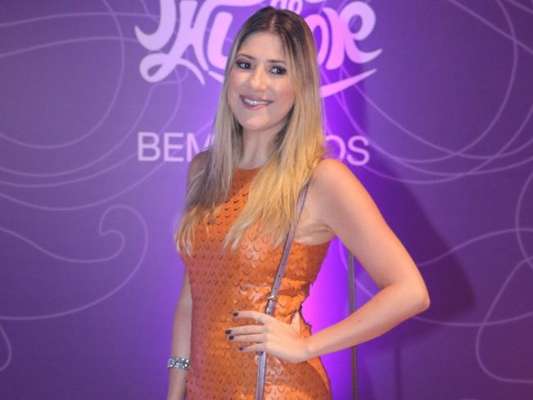 Dani Calabresa avalia fase solteira: 'Graças a Deus estou dando uma curtida aí no mundo feliz da vida'