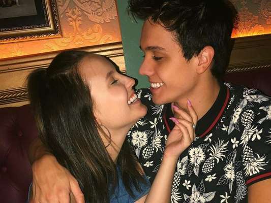 Larissa Manoela e Leo Cidade comemoraram três meses de namoro com jantar, nesta quarta-feira, 14 de março de 2018