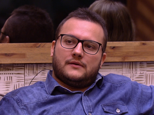 Diego é o oitavo eliminado do "BBB18", com 81,07% dos votos; escritor disputou Paredão triplo contra Gleici e Jéssica