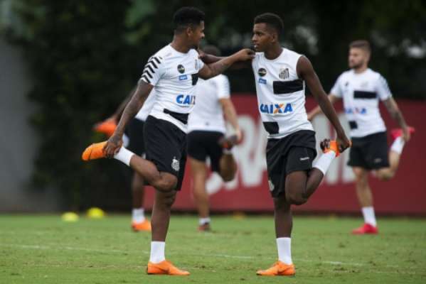 Diogo Vitor e Rodrygo em treino do Peixe: veja as 'crias' que devem estar no time titular