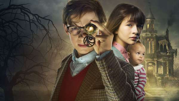 O sucesso da primeiraAs críticas especializadas foram muito positivas e a série acabou sendo mais bem avaliada do que o filme (que primeiro ganhou a adaptação dos livros). Em geral, roteiro, cenografia, direção, elenco e trilha sonora foram todos muito elogiados pela forma como funcionam.