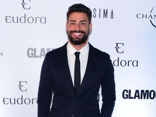 Cauã Reymond prestigia mais uma edição do prêmio Geração Glamour, realizado na Casa Charlô, em São Paulo, na noite desta quarta-feira, 4 de abril de 2018