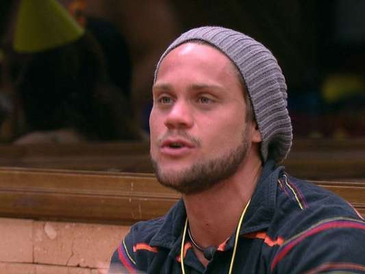 No "BBB18", Breno relembra susto após surpresa de aniversário