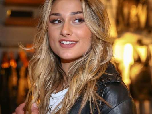 Sasha Menegher quer ter três filhos: 'Fui filha única por muito tempo'
