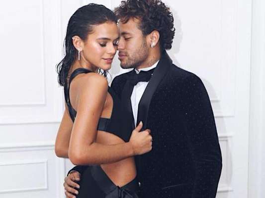 Neymar ganhou elogio da namorada, Bruna Marquezine, ao publicar uma foto no Instagram nesta quinta-feira, 12 de abril de 2018