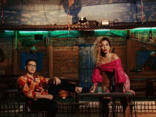 Anitta e Wesley Safadão lançam "Romance Com Safadeza", vem ouvir