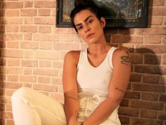 Cleo contou aos seguidores neste domingo, 15 de abril de 2018, que não estava nem com coragem para levantar da cama