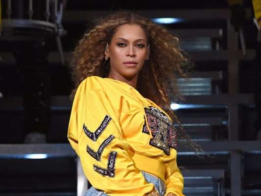 Beyoncé vai doar R$ 340 mil em bolsas de universidades para alunos negros, como informou em comunicado nesta segundafeira, dia 16 de abril de 2018