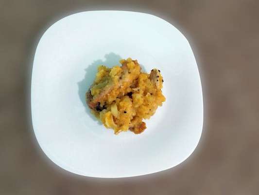 Filé de frango com molho de damasco, mel, maçã e mostarda