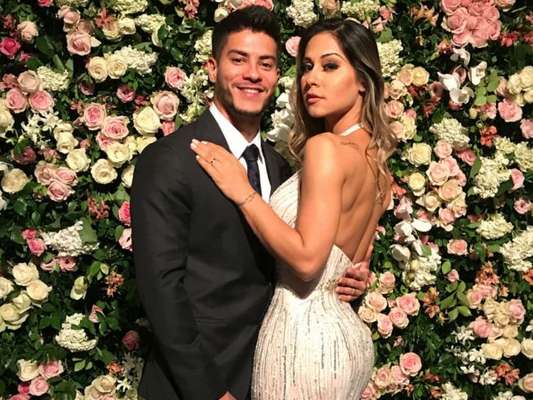 Mayra Cardi está grávida de seu primeiro filho com Arthur Aguiar
