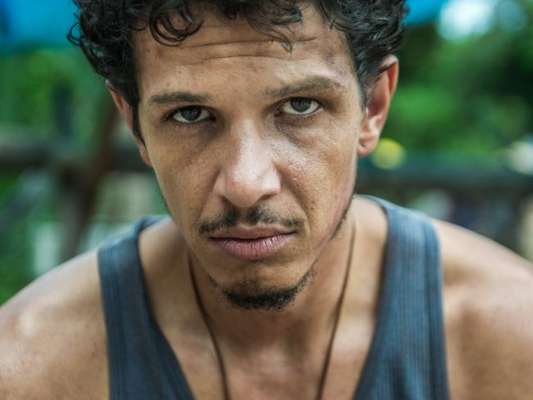 Zé Victor (Rafael Losso) leva surra de mulheres ao tentar matar Caetana (Laura Cardoso) e acaba preso durante o julgamento de Sophia (Marieta Severo) na última semana da novela 'O Outro Lado do Paraíso'