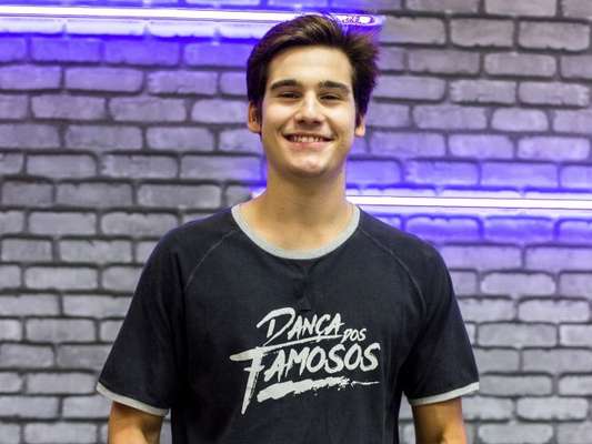 Nicolas Prattes é o novo protagonista de "O Tempo Não Para", novela substituta de "Deus Salve o Rei" na faixa das 19h da Globo