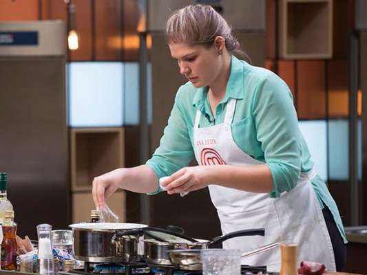 Eliminada do "MasterChef Brasil", Ana Luiza confessa: "Estava meio de saco cheio"