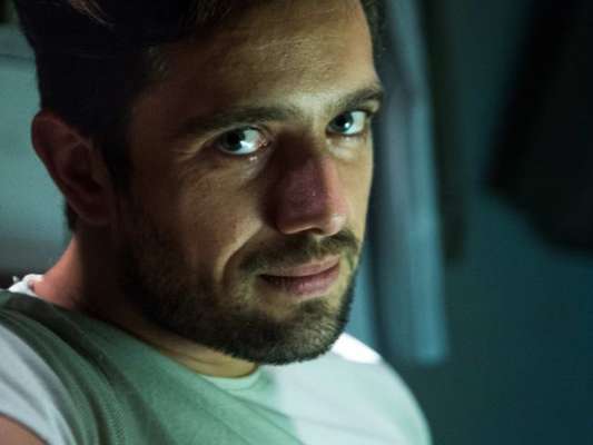 Renato (Rafael Cardoso) decide não entregar Tomaz (Vitor Figueiredo) no fim do sequestro do garoto na última semana da novela 'O Outro Lado do Paraíso'