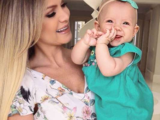 Eliana já trabalhou na companhia da filha, Manuela, de 7 meses