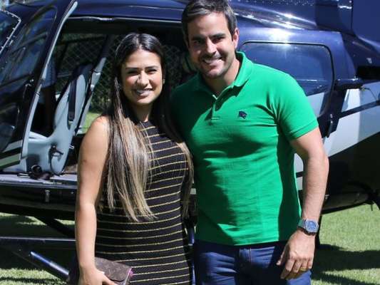Simone, dupla de Simaria, viajou com o marido, Kaká Diniz, e o filho, Henry, de 3 anos, para a França