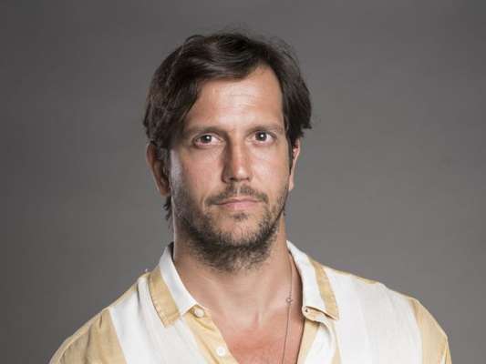 Remy (Vladimir Brichta) é ameaçado de surra pelo pai, Dodô (José de Abreu), quando a falsa morte de Beto (Emilio Dantas) vem à tona nos próximos capítulos da novela 'Segundo Sol'
