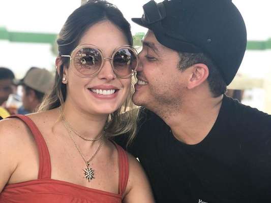 Wesley Safadão ganha elogio da mulher ao montar enxoval de novo filho nesta terça-feira, dia 15 de maio de 2018