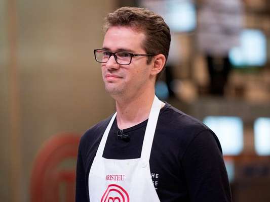 Eliminado do "MasterChef Brasil", Aristeu revela para qual participante vai a sua torcida