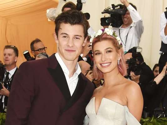 Shawn Mendes e Hailey Baldwin estão namorando? Segundo o cantor, é só amizade!