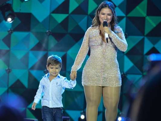 Simone, da dupla com Simaria, é mãe do pequeno Henry, de 3 anos